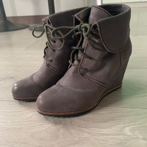 Women's grey leather Biala wedge heel